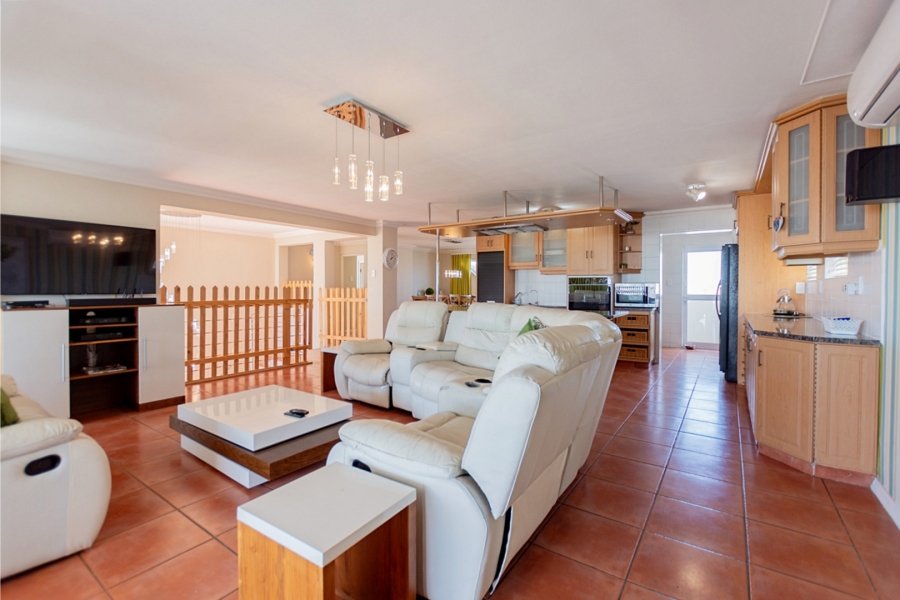 5 Bedroom Property for Sale in Waterfront Western Cape